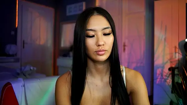 SyrenAsia online show from November 7, 2025, 8:42 pm