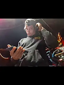 twistafatpipe online show from October 17, 2025, 5:54 am