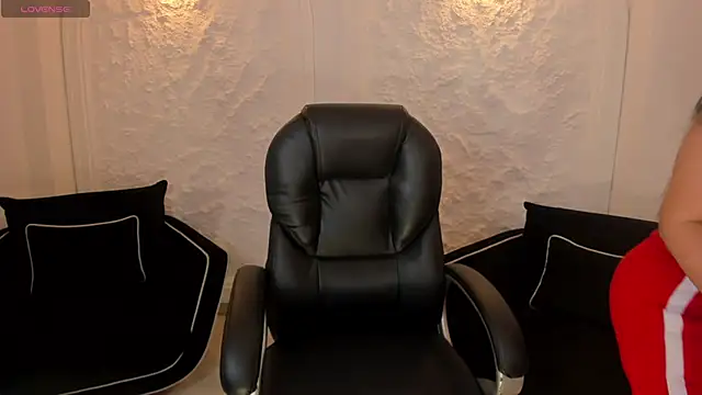 Snapshot of NovaSpencer chatting on October 5, 2025, 12:25 pm NovaSpencer online show from October 5, 2025, 12:25 pm