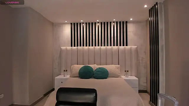 NataliaGaret online show from September 28, 2025, 11:21 pm