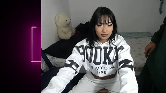 Snapshot of Papi_Mami_Live chatting on November 16, 2025, 10:59 pm Papi Mami Live online show from November 16, 2025, 10:59 pm