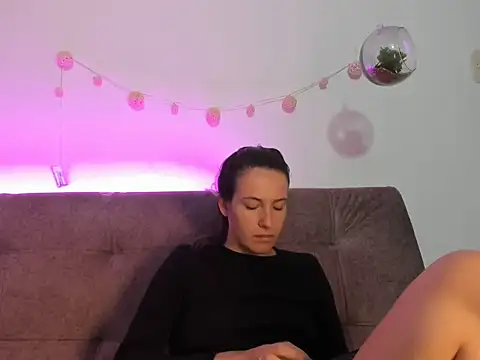 katalella brown1 online show from October 6, 2025, 11:29 am