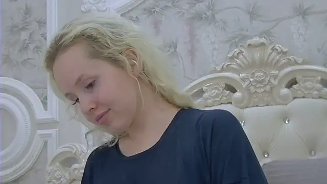 Snapshot of EllieFrosty_ chatting on July 11, 2026, 8:22 pm EllieFrosty online show from July 11, 2026, 8:22 pm