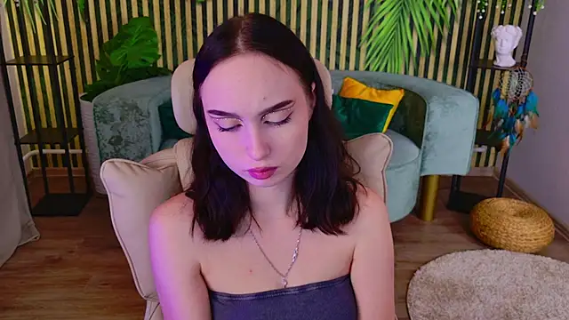 MonikaCarter online show from October 4, 2025, 10:35 am