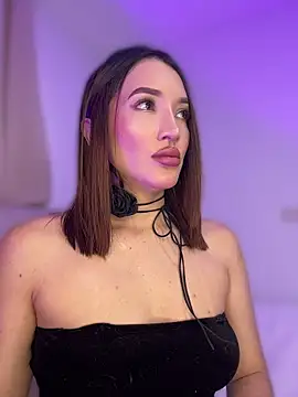 Bella-taylorr online show from May 25, 2026, 11:27 am