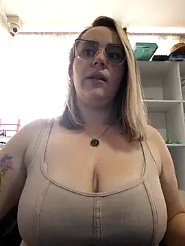 CurvyLust x online show from November 28, 2025, 3:36 pm