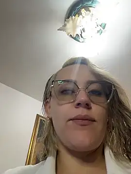 Snapshot of CurvyLust_x chatting on June 19, 2026, 1:37 pm CurvyLust x online show from June 19, 2026, 1:37 pm