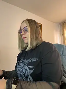 Snapshot of CurvyLust_x chatting on June 20, 2026, 2:42 pm CurvyLust x online show from June 20, 2026, 2:42 pm