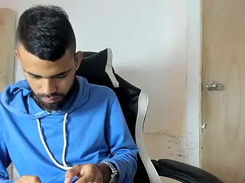 adri sexboy229 online show from September 27, 2025, 2:00 pm