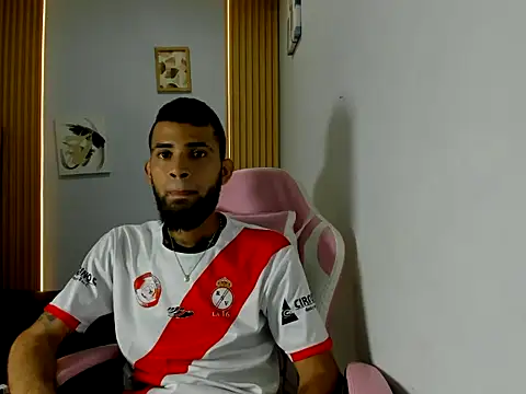 adri sexboy229 online show from October 5, 2025, 3:05 am