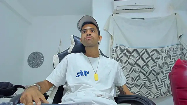 adri sexboy229 online show from October 14, 2025, 12:55 am