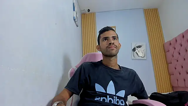 adri sexboy229 online show from October 18, 2025, 2:14 am