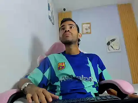 adri sexboy229 online show from October 22, 2025, 7:08 am