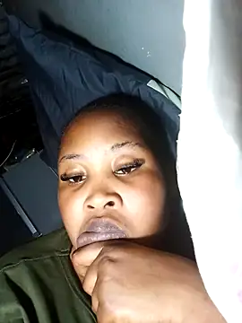 Snapshot of OCEANSQUITERXXX chatting on October 31, 2025, 5:14 pm OCEANSQUITERXXX online show from October 31, 2025, 5:14 pm