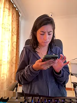 sophie conelly online show from September 19, 2025, 1:01 pm
