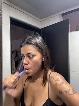 Anna Klein online show from September 18, 2025, 12:07 pm