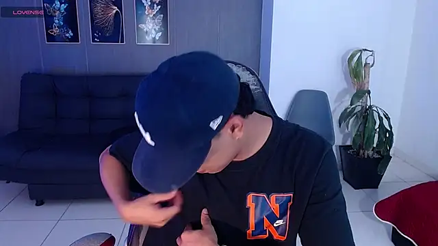 david santos16 online show from September 15, 2025, 2:22 am