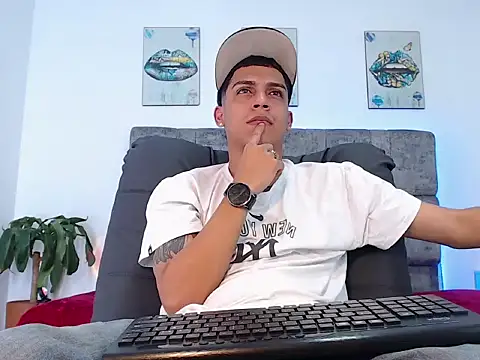 david santos16 online show from September 24, 2025, 11:41 pm