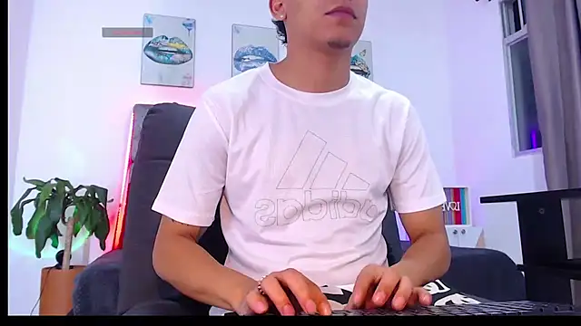 david santos16 online show from November 5, 2025, 4:23 am