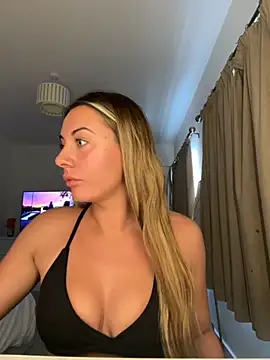 Snapshot of Scarlettroseeee chatting on October 11, 2025, 3:32 pm Scarlettroseeee online show from October 11, 2025, 3:32 pm