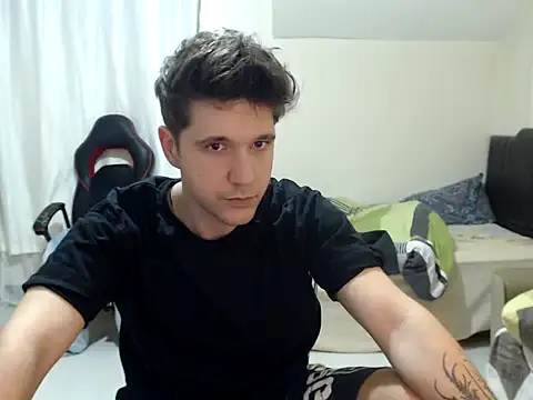 2handsomemann online show from October 4, 2025, 8:51 pm