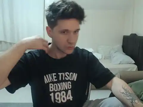 2handsomemann online show from May 22, 2026, 10:26 pm