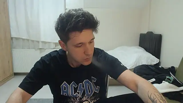 2handsomemann online show from May 25, 2026, 7:42 pm