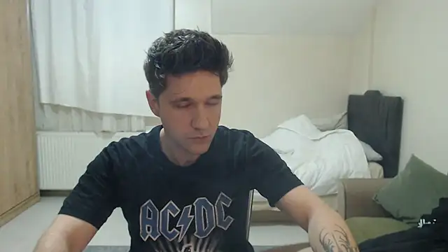 2handsomemann online show from May 31, 2026, 7:26 pm
