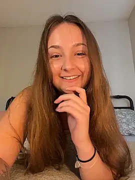 MadilynX777 online show from October 20, 2025, 10:43 pm