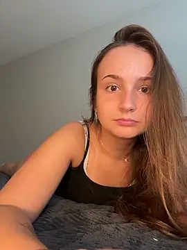 MadilynX777 online show from November 5, 2025, 9:48 pm