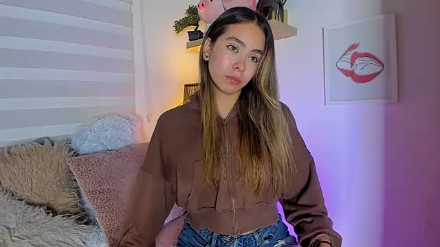 Snapshot of sara_madrid chatting on May 3, 2026, 12:11 pm sara madrid online show from May 3, 2026, 12:11 pm