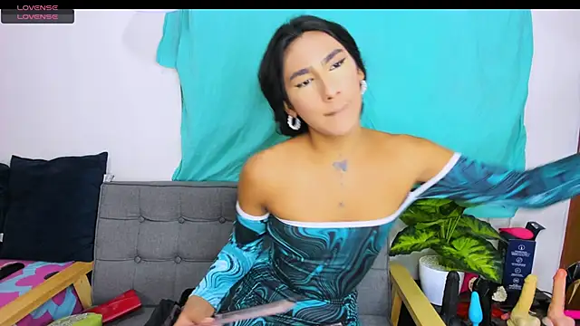 zou quira online show from November 10, 2025, 12:42 am