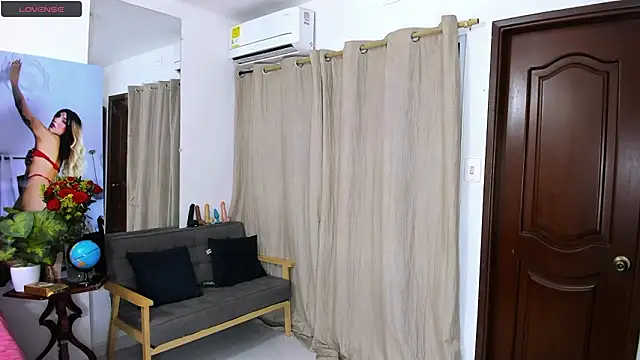 zou quira online show from March 3, 2026, 1:34 am