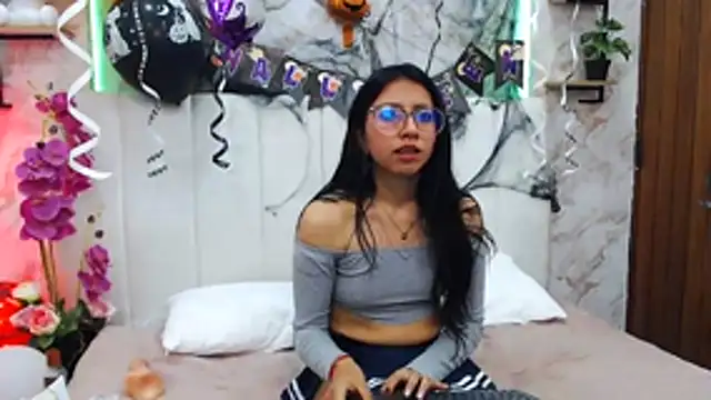 VioletxBloom online show from October 18, 2025, 12:24 am