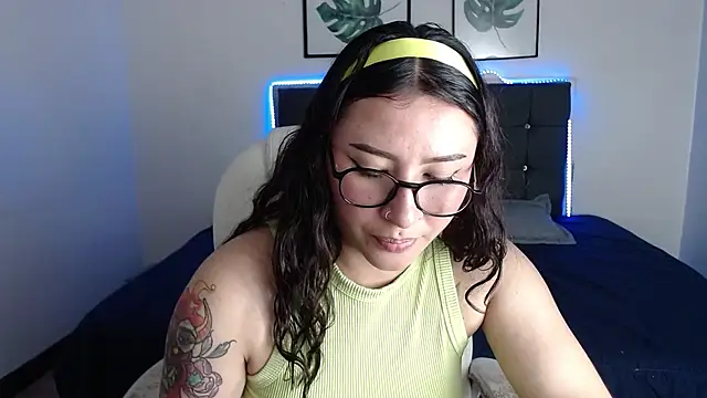 nicolee 8 online show from September 24, 2025, 2:15 am