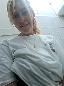 Snapshot of ayebran chatting on October 3, 2025, 8:50 pm ayebran online show from October 3, 2025, 8:50 pm