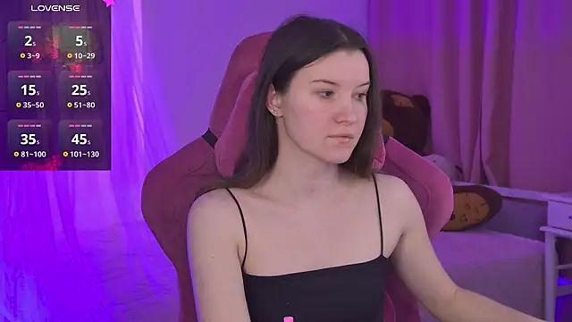 AgataWillis online show from April 13, 2026, 4:40 am