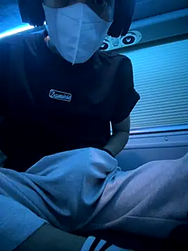 linh21107 online show from November 10, 2025, 11:31 am