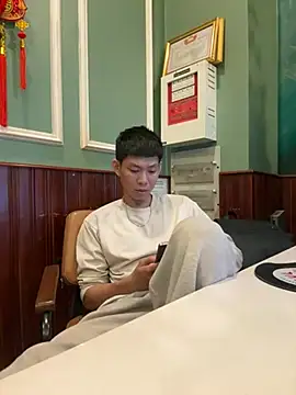 linh21107 online show from April 10, 2026, 12:21 pm