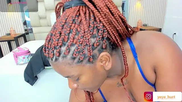 nahomye teylor online show from October 28, 2025, 2:59 am