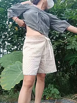 Snapshot of linda_bae00 chatting on June 16, 2026, 11:35 am linda bae00 online show from June 16, 2026, 11:35 am