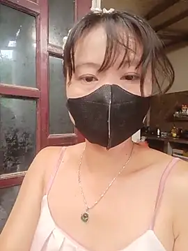 Snapshot of linda_bae00 chatting on June 18, 2026, 12:11 am linda bae00 online show from June 18, 2026, 12:11 am