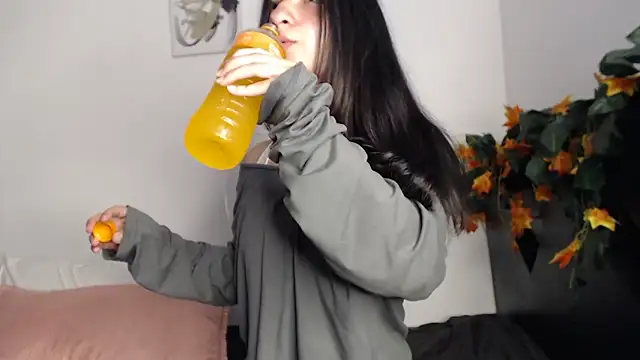   abrill   online show from October 16, 2025, 1:28 am