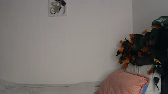   abrill   online show from October 17, 2025, 11:40 pm