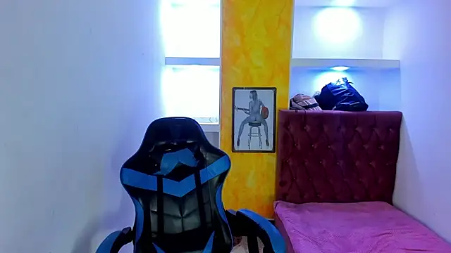 alison moon7 online show from October 20, 2025, 11:21 am