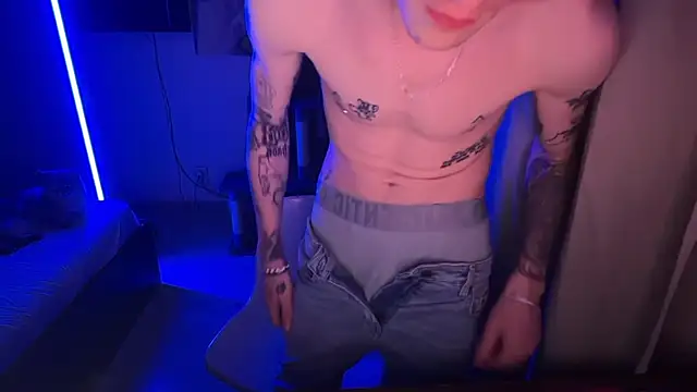 Snapshot of davesinner chatting on April 29, 2026, 2:26 am davesinner online show from April 29, 2026, 2:26 am