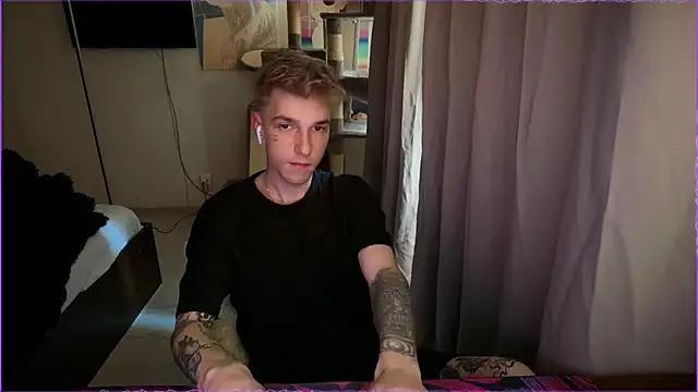 Snapshot of davesinner chatting on May 4, 2026, 5:36 am davesinner online show from May 4, 2026, 5:36 am