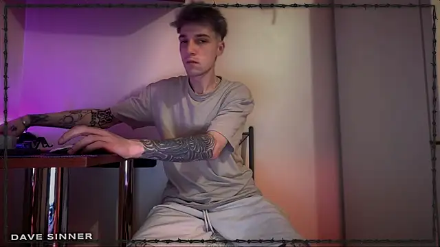 Snapshot of davesinner chatting on May 13, 2026, 10:17 pm davesinner online show from May 13, 2026, 10:17 pm