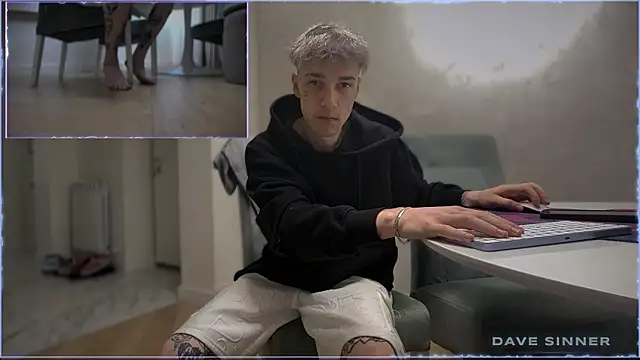 Snapshot of davesinner chatting on May 16, 2026, 8:44 am davesinner online show from May 16, 2026, 8:44 am