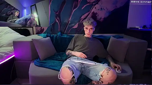 Snapshot of davesinner chatting on June 5, 2026, 11:43 pm davesinner online show from June 5, 2026, 11:43 pm